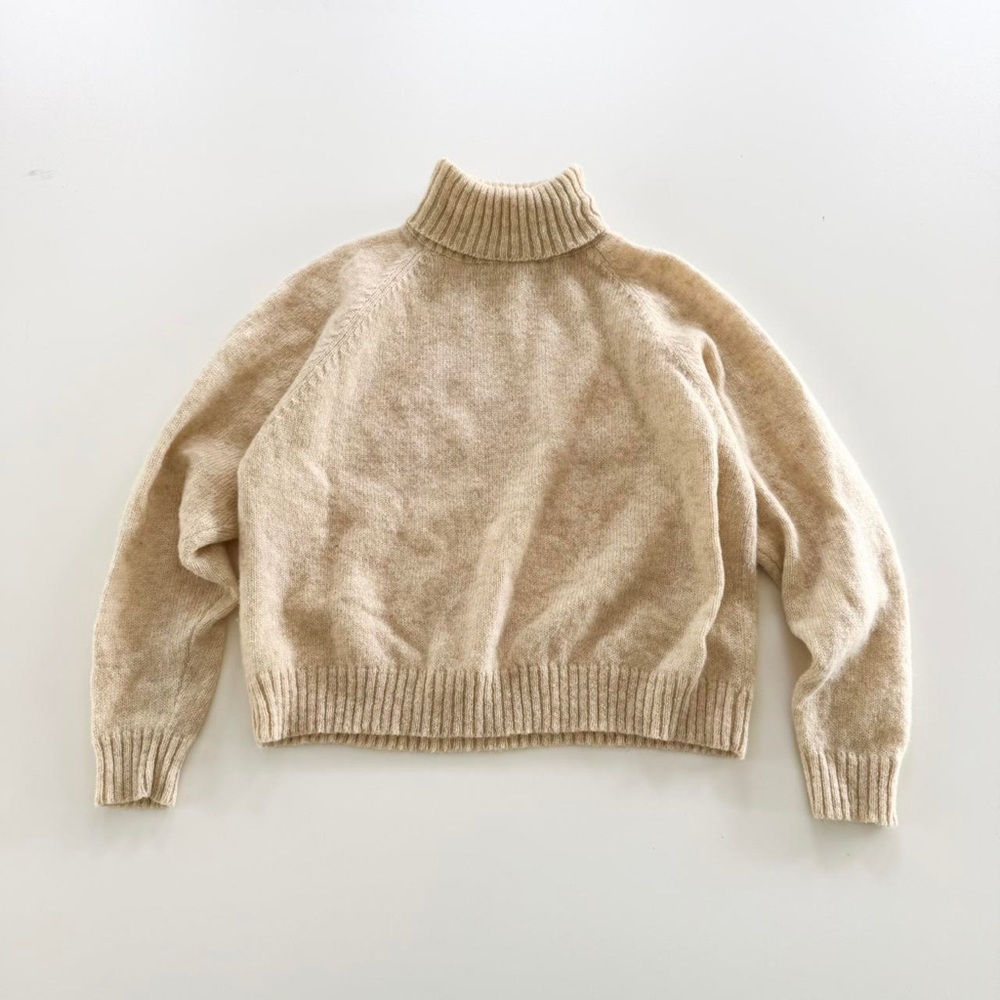 Vintage 100% wool Cream Turtleneck Sweater with Babaa and Rudy Jude vibes